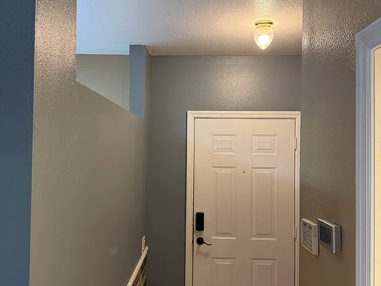 1090 Vineland Pl — Photo 8