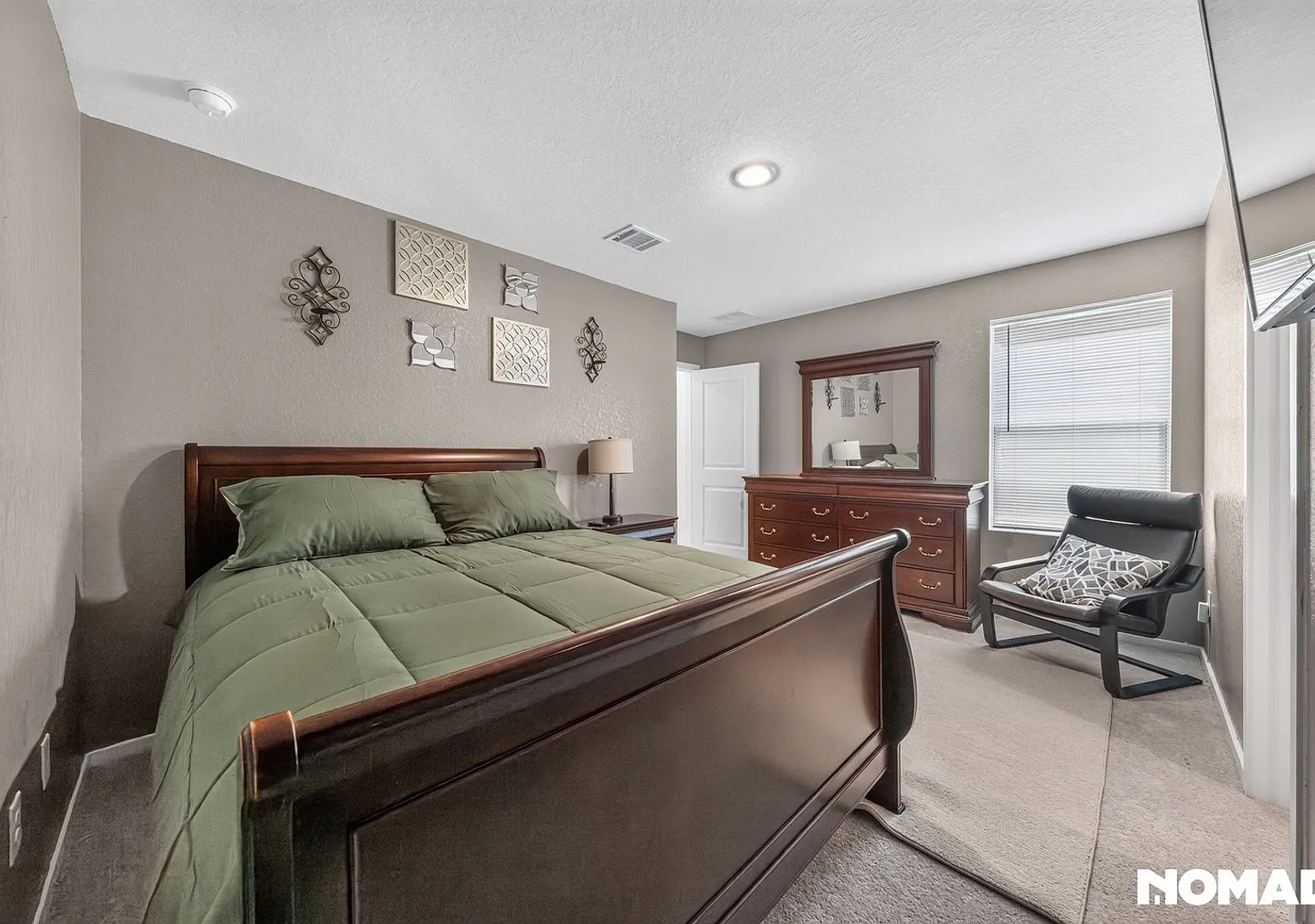 Charming 3BR House in Converse — Photo 4