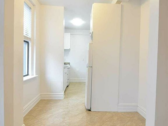 3rd image of 736 W End Ave APT 6A
