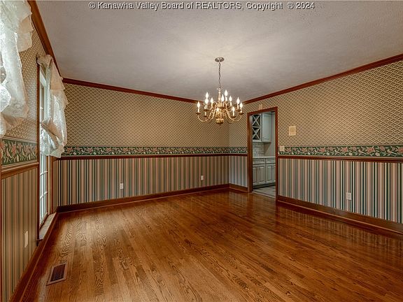 5th image of 18 Saint Andrews Dr