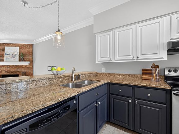 5th image of 1404 Governors Ct