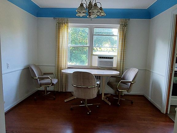 5th image of 565 Lowell Ave