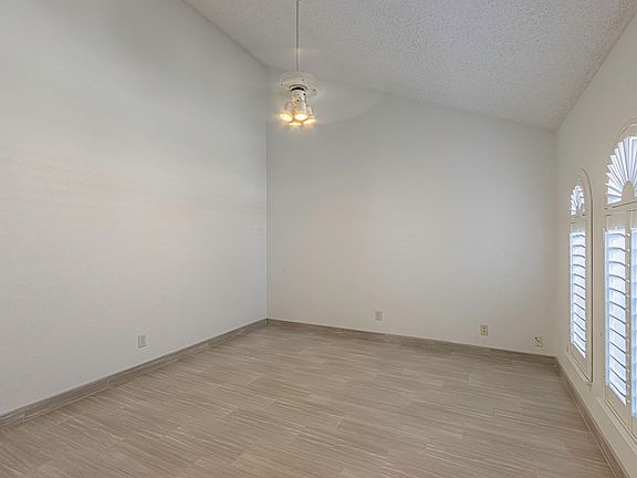 4th image of 11684 Shapleigh Ct
