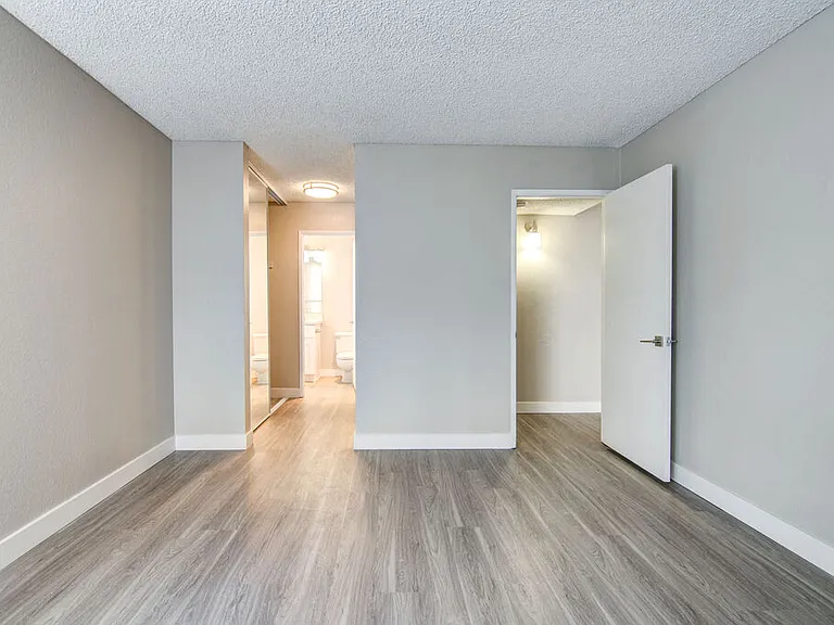 La Jolla Blue Apartments — Photo 15