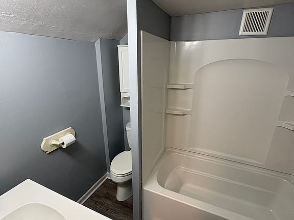 3rd image of 11 Courtland Ave