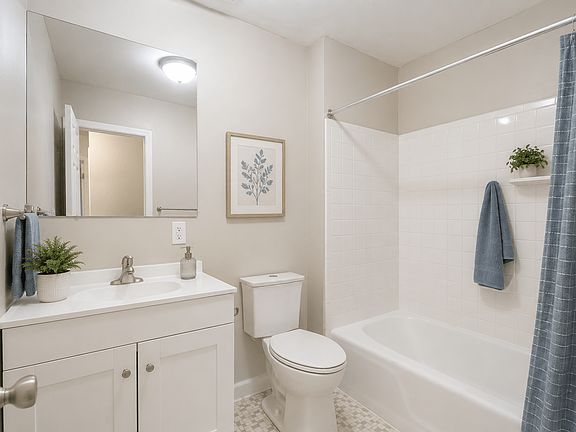5th image of 185 Country Manor Way #16002