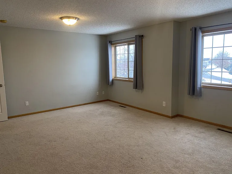 860 Independence Dr — Photo 8