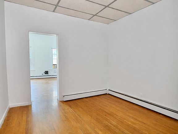 4th image of 176 Hopkins Ave APT 2R