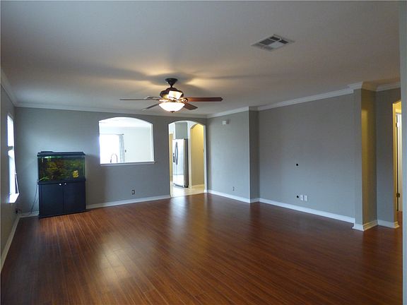 3rd image of 204 Lombard Dr