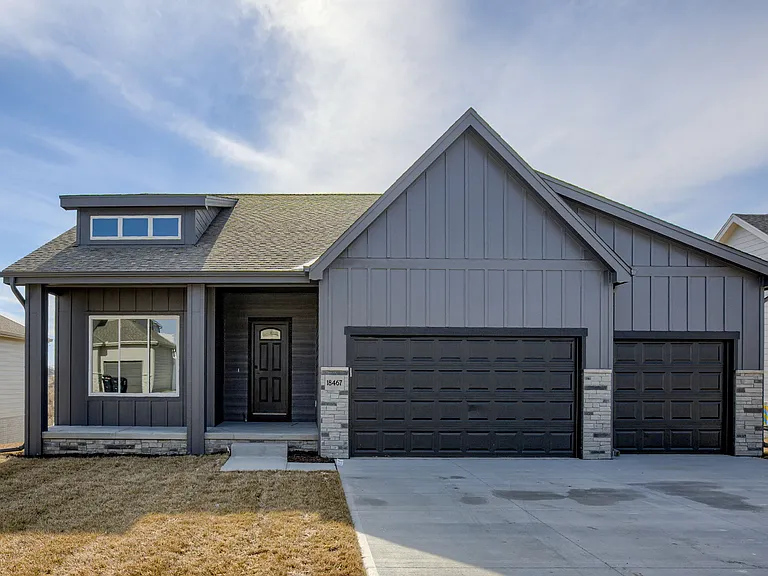 18467 Greenleaf St — Photo 1