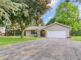 N53W35821 W Lake Dr, Oconomowoc, WI 53066