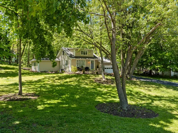 76 Orchard St, Williams Bay, WI 53191