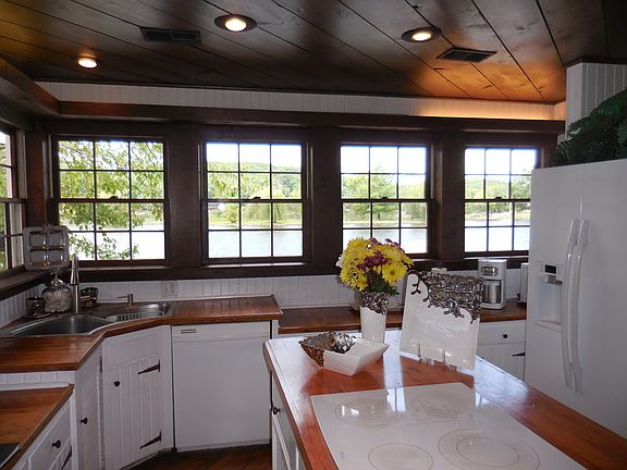 5th image of 808 Lake Forest Dr