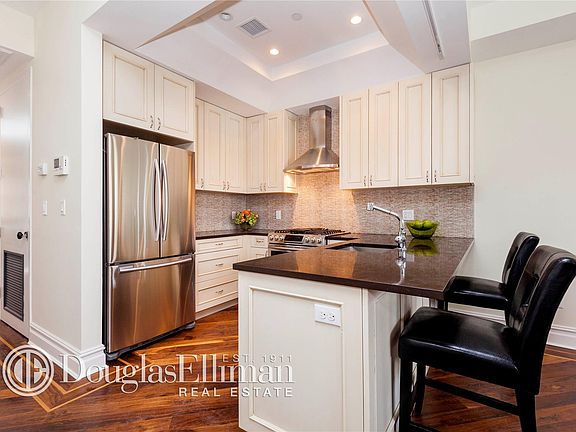 5th image of 828 Dean St #2