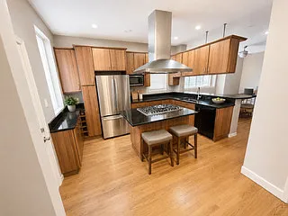 4 bed, 2700 sqft, $2,300 — Photo 2
