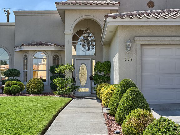 2nd image of 409 Desert Garden Dr