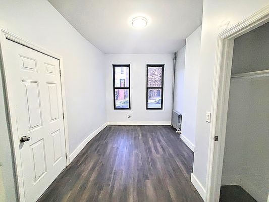 5th image of 548 Bainbridge St APT 2R