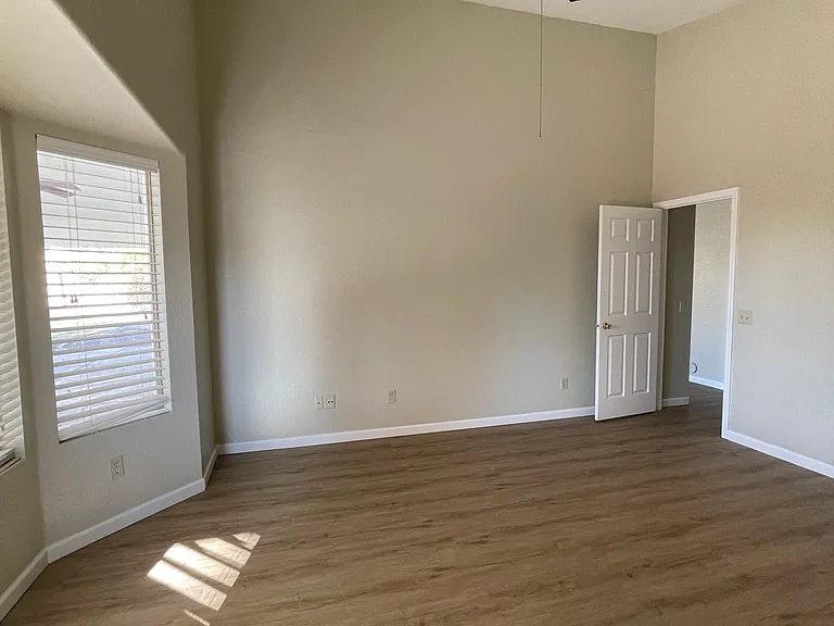 742 N Slate St — Photo 13