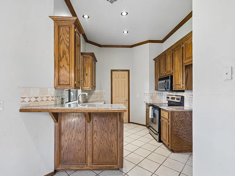 1809 Courtney Ln — Photo 12
