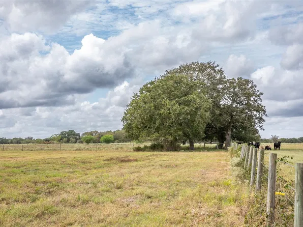 1 Harge Rd, Burton, TX 77835