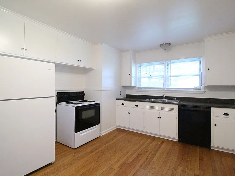 5406 Cedar St — Photo 6