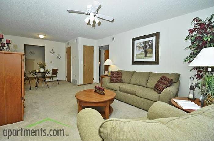 Living rm and dining area
