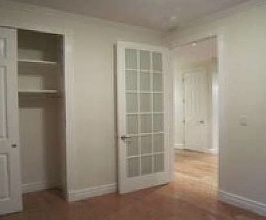 5th image of 220 E 13th St