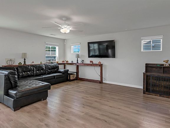 3rd image of 535 Silverbow Dr