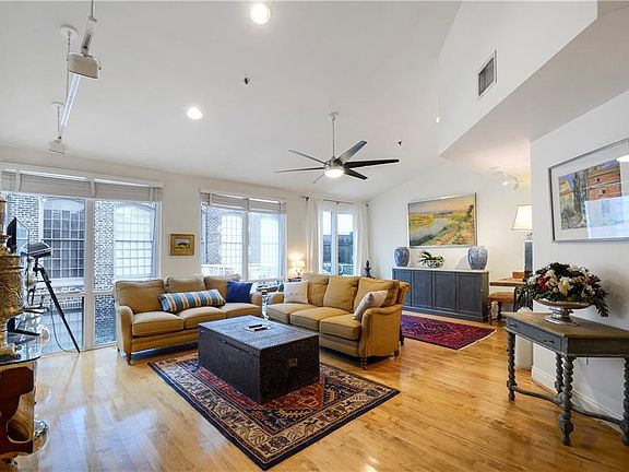 3rd image of 920 Poeyfarre St #Penthouse 1