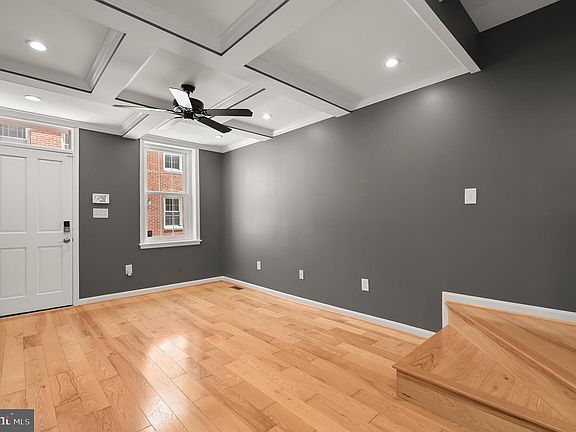 5th image of 33 E Hamburg St