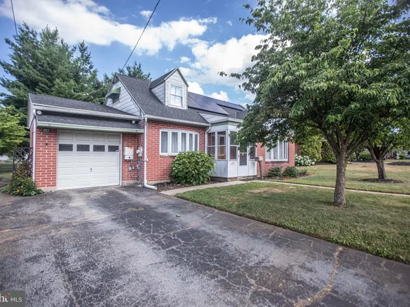 207 N Linden St, Robesonia, PA 19551