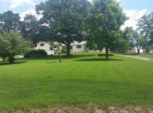 8510 Waverly Rd, De Soto, KS 66018