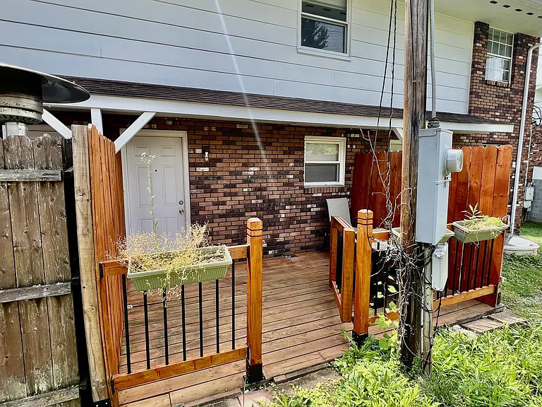 10 Dorsey Ln #1 — Photo 16