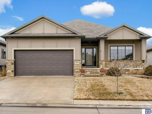 9225 S 71st St, Lincoln, NE 68516