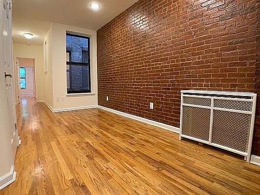 3rd image of 149 E 81st St APT 3W