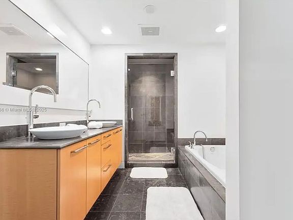 4th image of 3801 Collins Ave #864