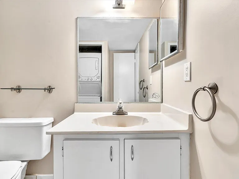 16252 Laurel Dr #201 — Photo 29
