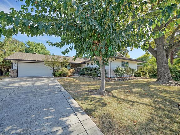 3rd image of 6837 S Land Park Dr