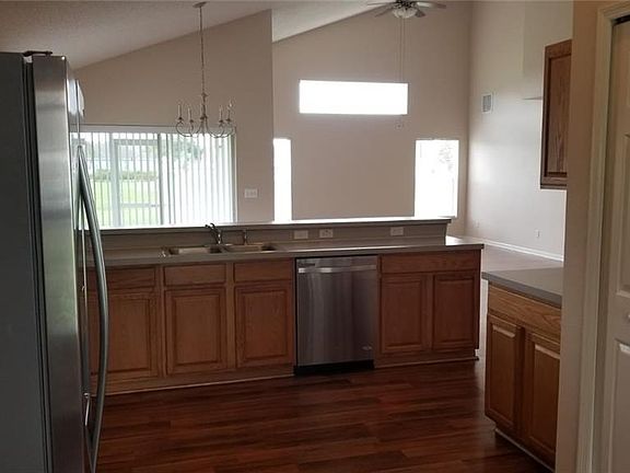 3rd image of 1112 Lake Charles Dr
