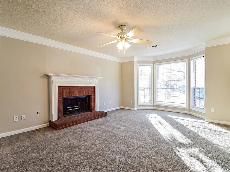 208 Chesapeake Ln — Photo 4