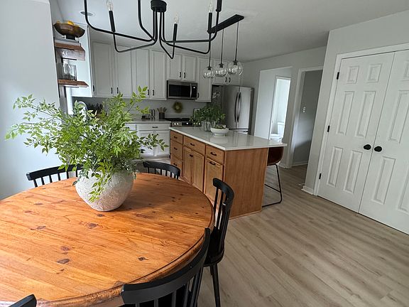 3rd image of 10600 Sherwin Pl