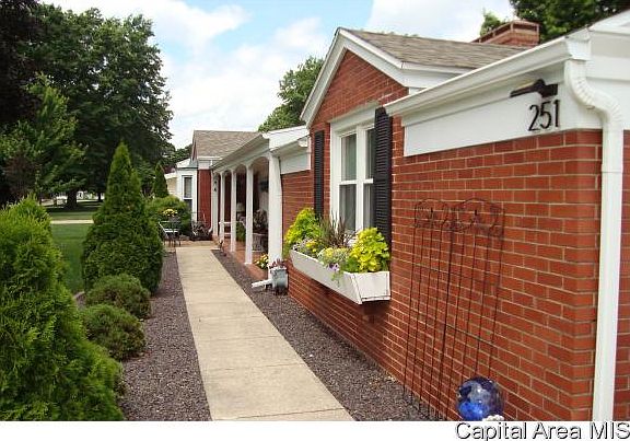 3rd image of 251 Circle Dr