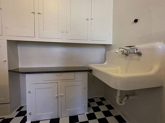 5th image of 1725-1731 Van Dyke St #28