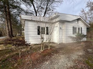 620 Fitzsimmons St, Hendersonville, NC 28792