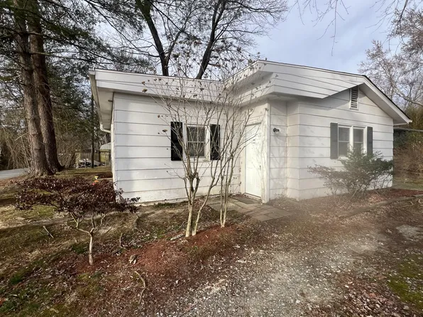 620 Fitzsimmons St, Hendersonville, NC 28792