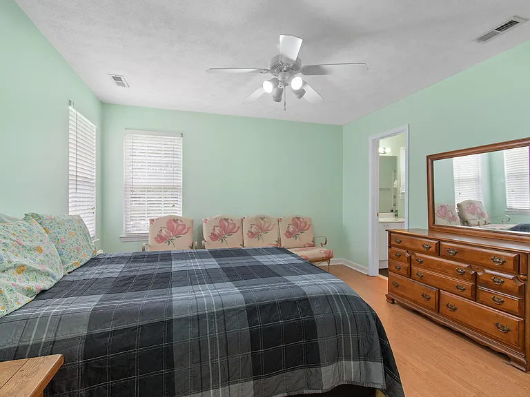 107 NW 13th St — Photo 17