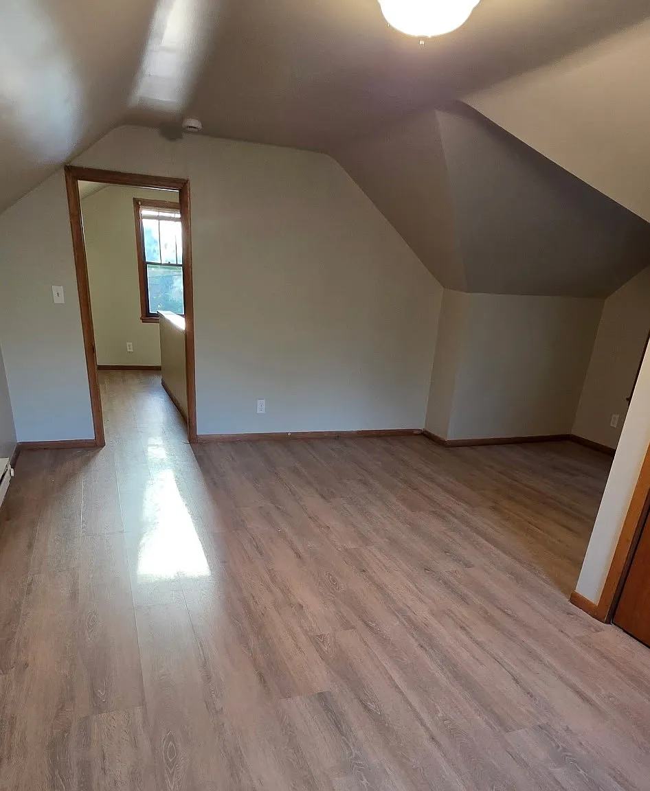 Fremont 3850 - 0 — Photo 2