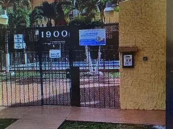 1900 W 54th St APT 320, Hialeah, FL 33012