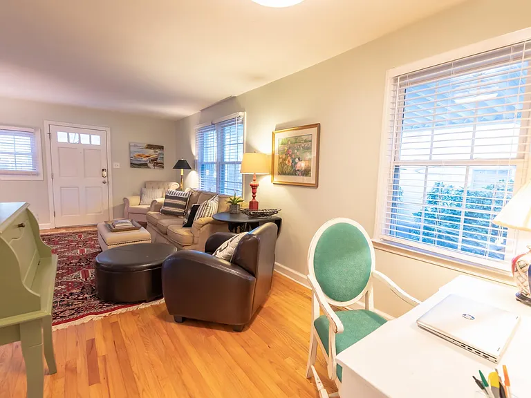 806 Mills St — Photo 3
