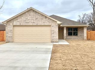 134 Dennis Dr, Azle, TX 76020